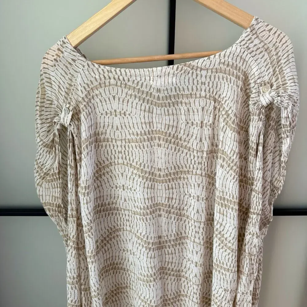 Carve Designs Tunic Top Women's M White Tan Rayon Geometric Cover Up Blouse EUC